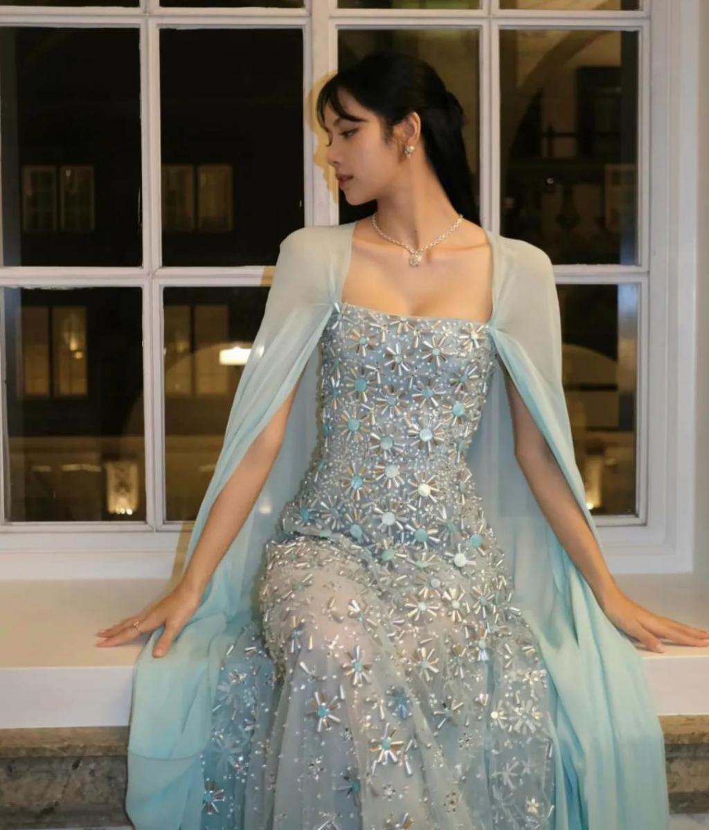好久不见Lisa，疯马秀后状态好差，最近美回来啦？