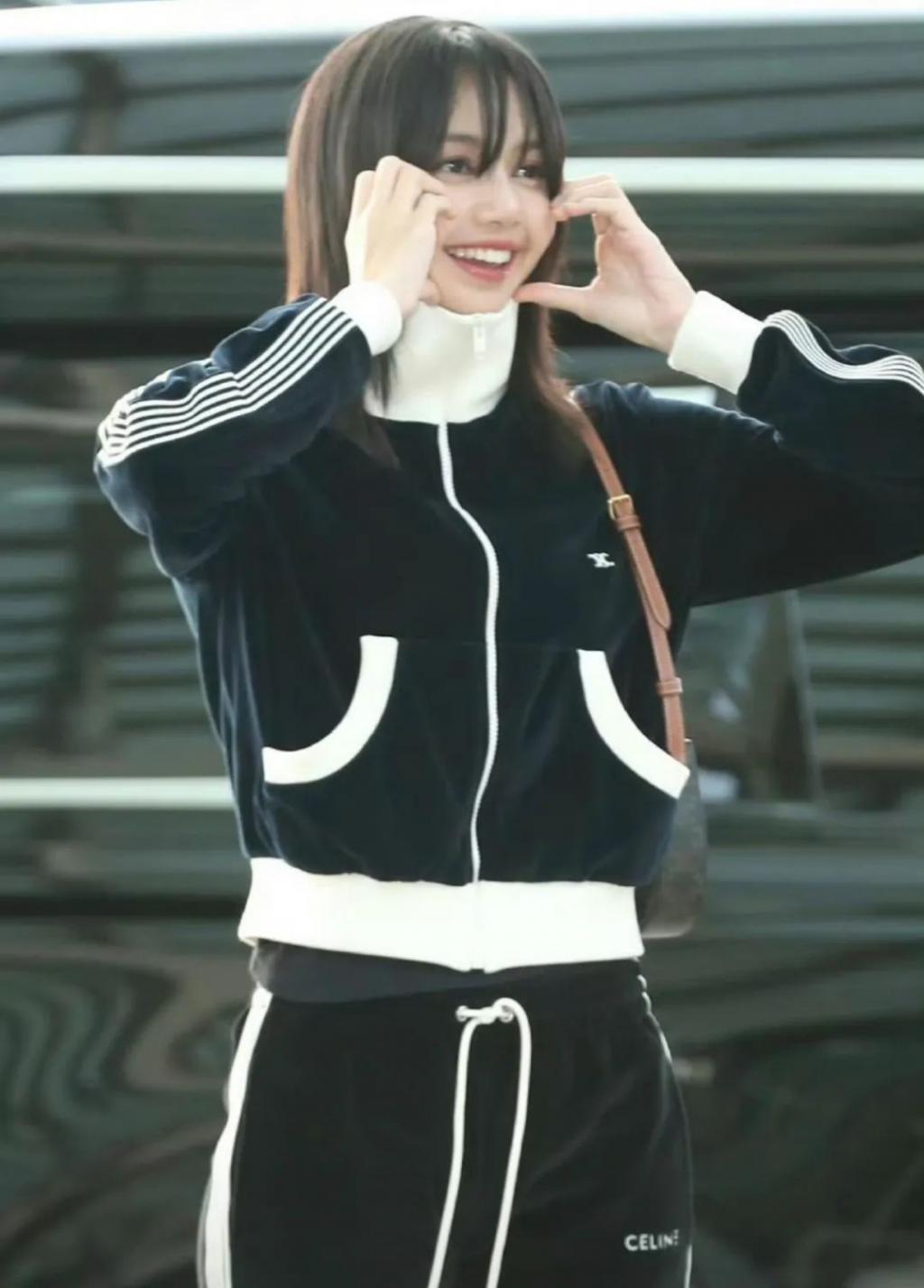 好久不见Lisa，疯马秀后状态好差，最近美回来啦？