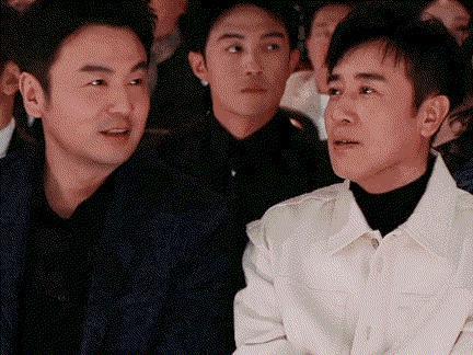 你们两个，是不是忘记官宣了？！！