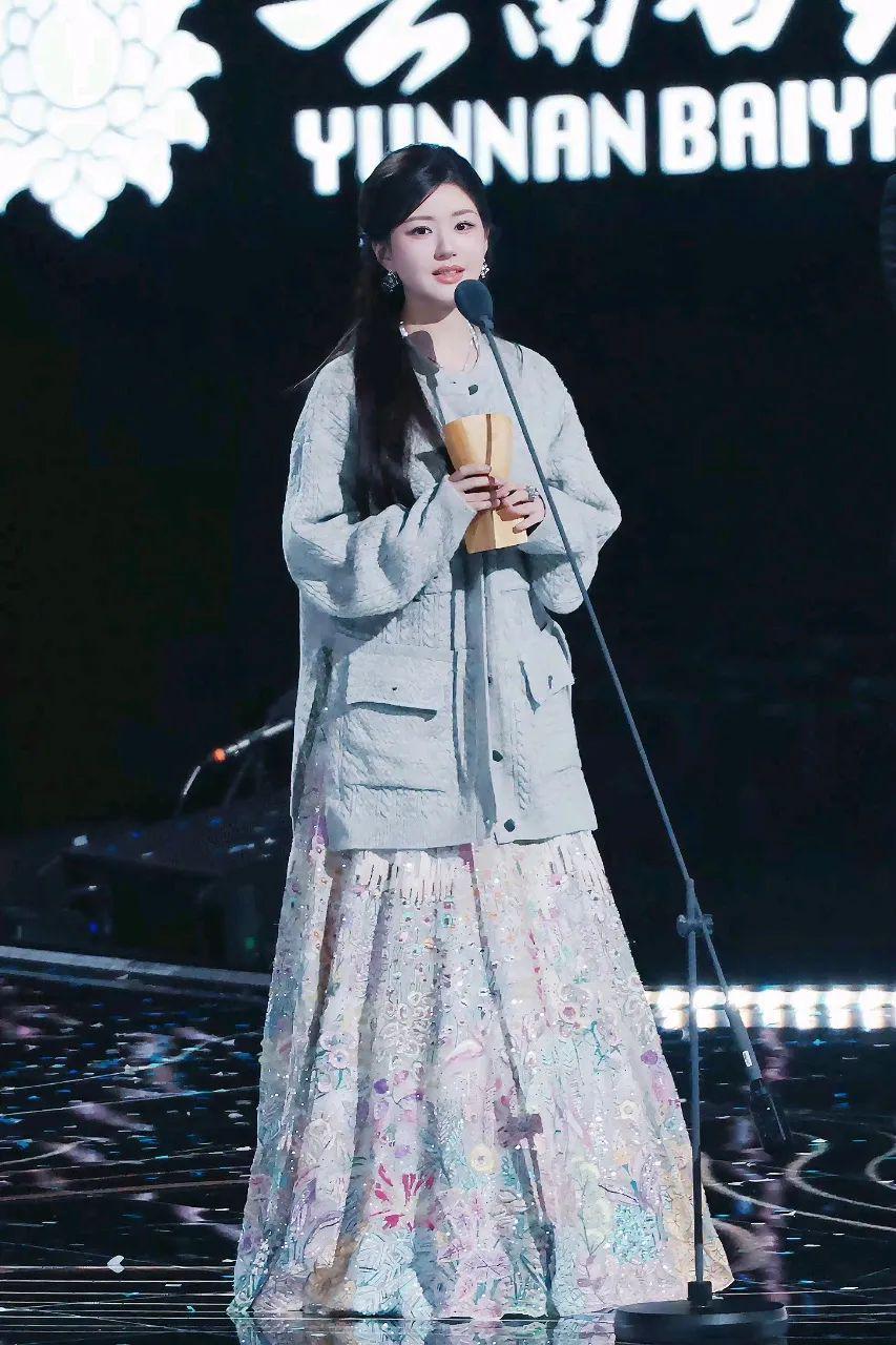 你们两个，是不是忘记官宣了？！！