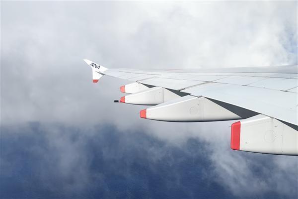 你肯定不知道！飞机平飞时 其实不是平的