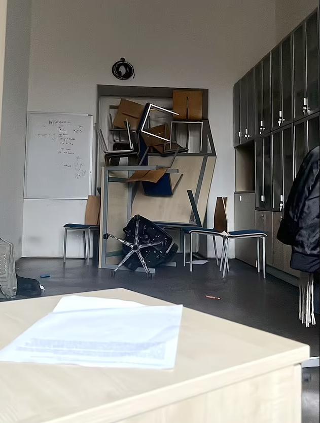 突发！布拉格大学至少15死！枪手杀父后，站在顶楼无差别扫射！有人直接坠楼