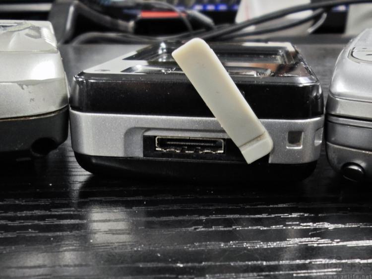 老手机上“百花齐放”的接口，其实并不值得骄傲