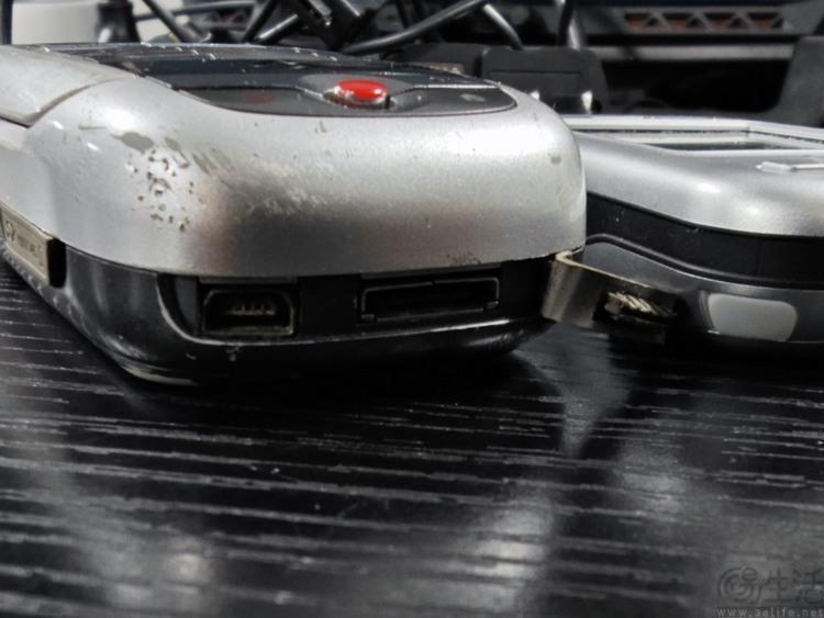 老手机上“百花齐放”的接口，其实并不值得骄傲