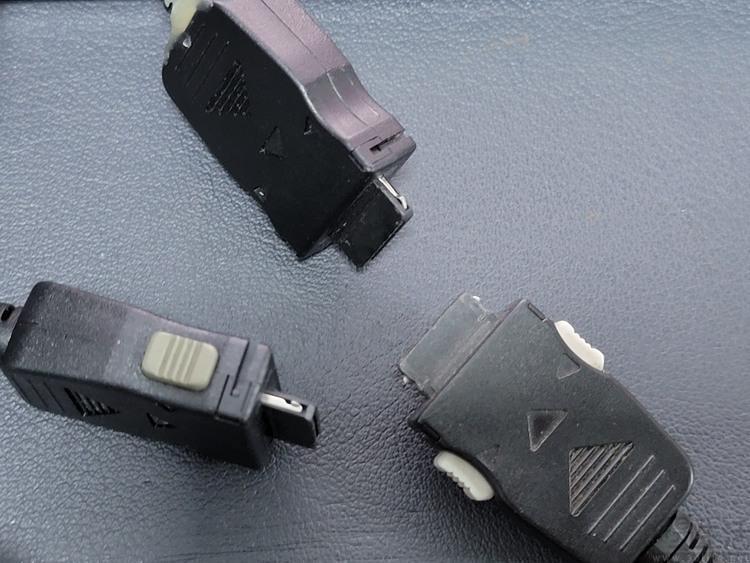 老手机上“百花齐放”的接口，其实并不值得骄傲