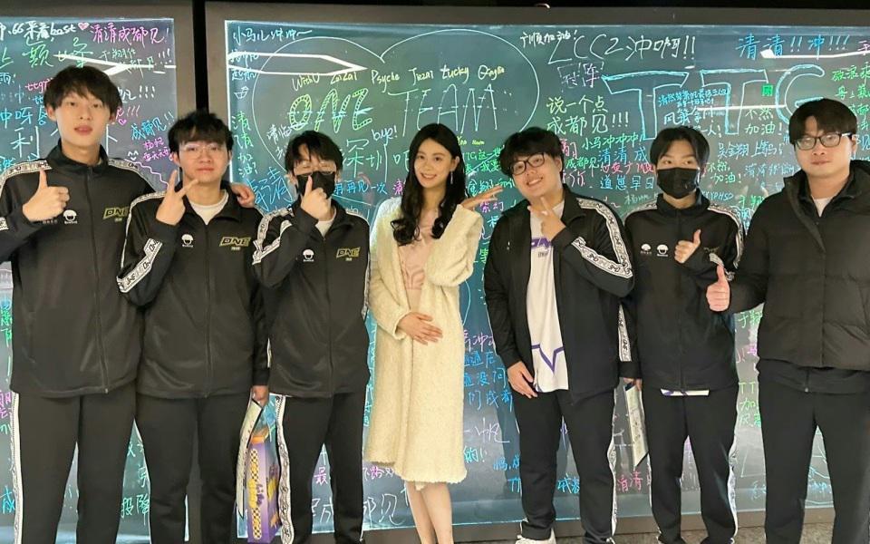 从北大学霸到王者荣耀教练，电竞治好了她的容貌焦虑