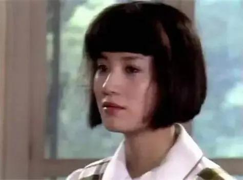 “李云龙娇妻”史兰芽：结三次婚，35岁带娃嫁李幼斌被宠成少女