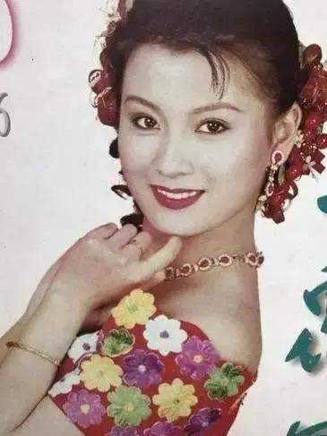 “李云龙娇妻”史兰芽：结三次婚，35岁带娃嫁李幼斌被宠成少女