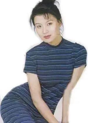 “李云龙娇妻”史兰芽：结三次婚，35岁带娃嫁李幼斌被宠成少女