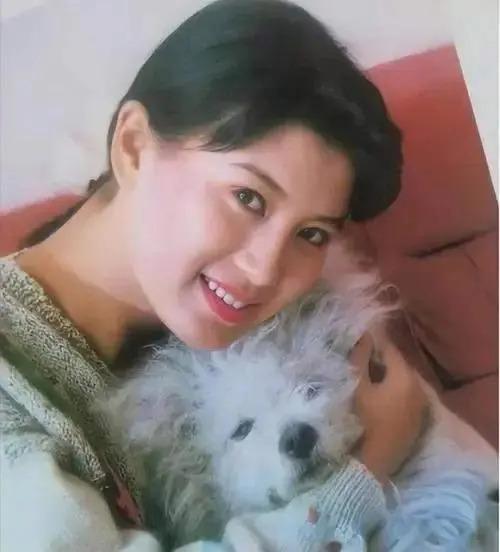 “李云龙娇妻”史兰芽：结三次婚，35岁带娃嫁李幼斌被宠成少女