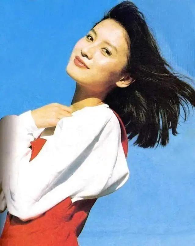“李云龙娇妻”史兰芽：结三次婚，35岁带娃嫁李幼斌被宠成少女