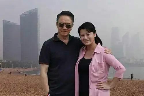 “李云龙娇妻”史兰芽：结三次婚，35岁带娃嫁李幼斌被宠成少女