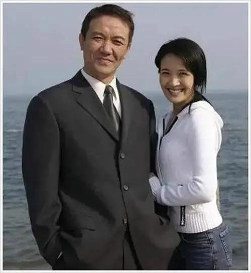 “李云龙娇妻”史兰芽：结三次婚，35岁带娃嫁李幼斌被宠成少女