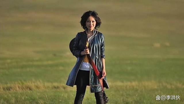 斯琴格日乐深夜哽咽发声，直言过得不顺利超出承受能力