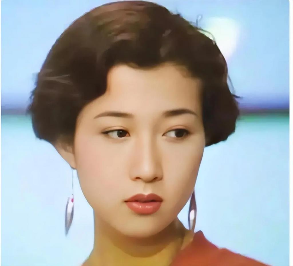先不说曾志伟的“风流韵事”，来聊聊他的几个儿女