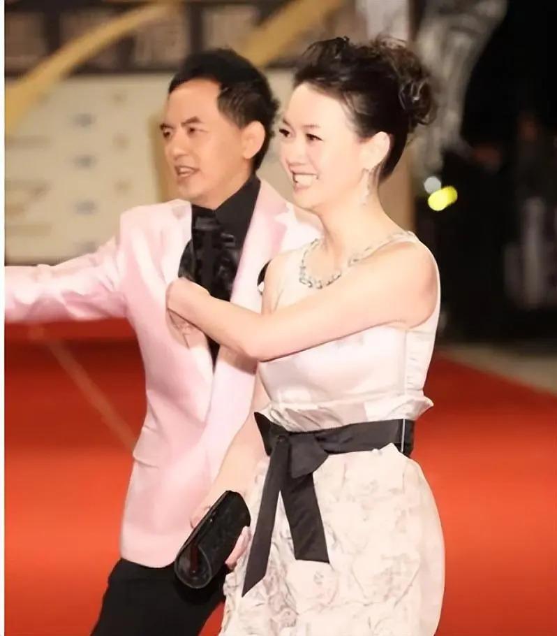 先不说曾志伟的“风流韵事”，来聊聊他的几个儿女