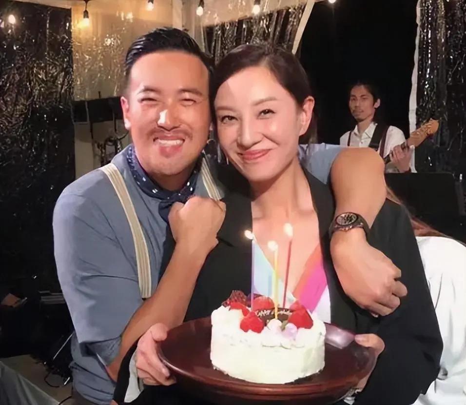 先不说曾志伟的“风流韵事”，来聊聊他的几个儿女