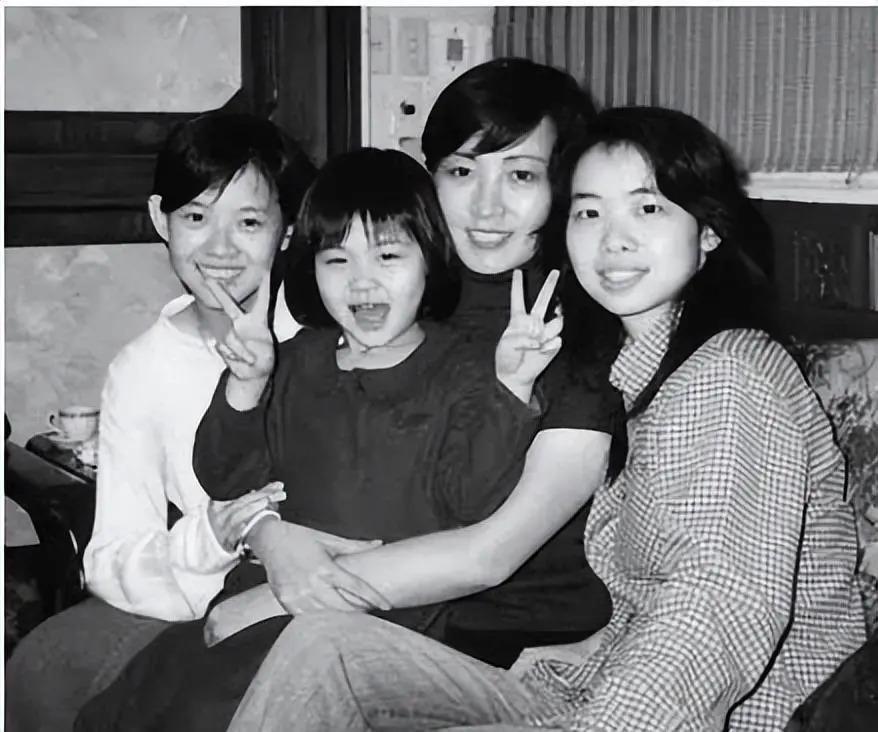 先不说曾志伟的“风流韵事”，来聊聊他的几个儿女