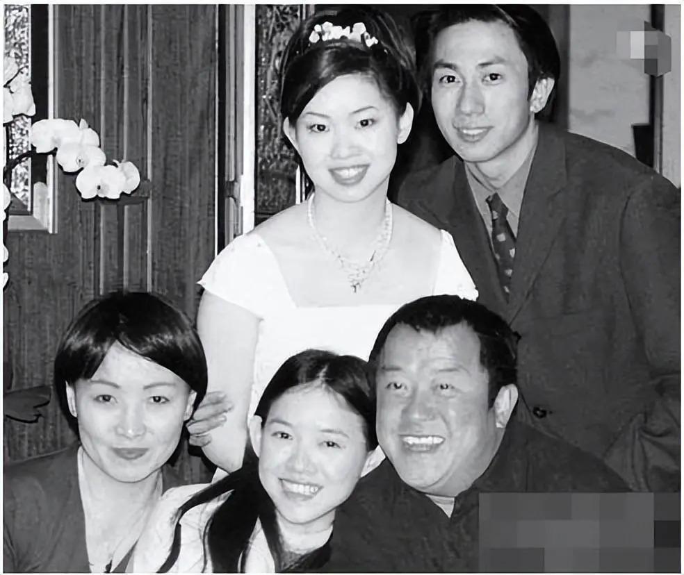 先不说曾志伟的“风流韵事”，来聊聊他的几个儿女