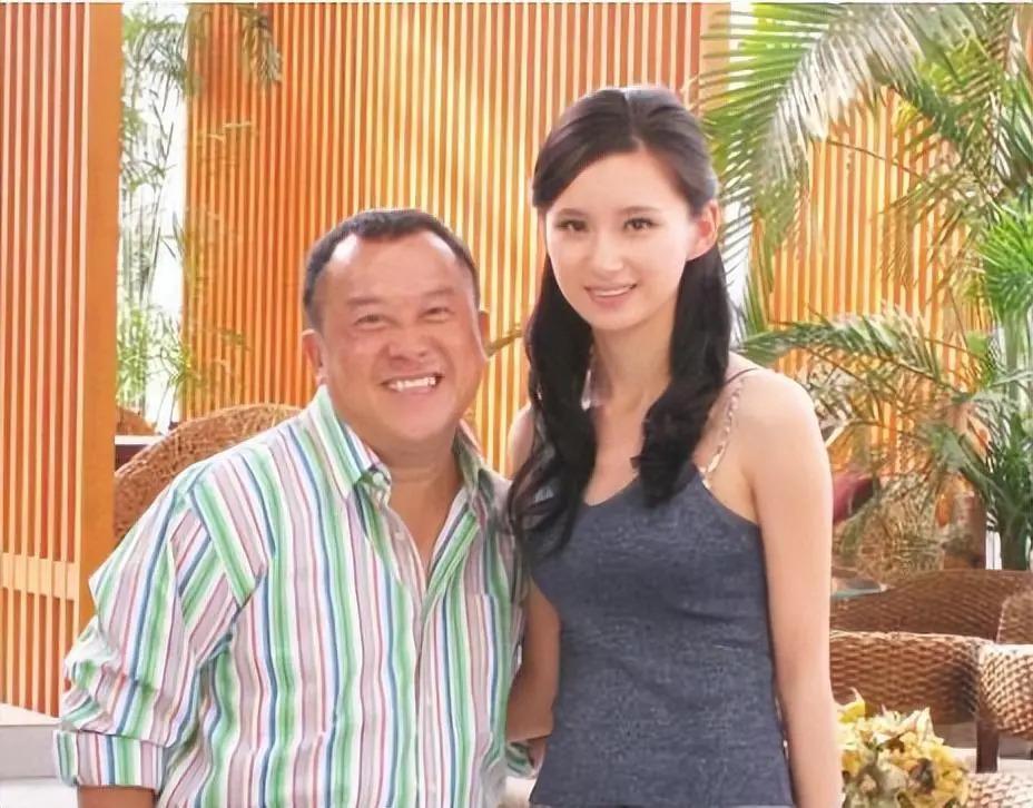先不说曾志伟的“风流韵事”，来聊聊他的几个儿女