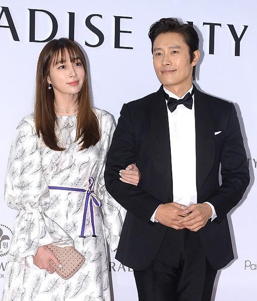 李珉廷二胎产女，李秉宪放下工作全程陪伴