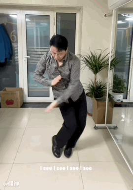 朋友圈刷屏的 emo 大叔，怎么成了年轻人的嘴替