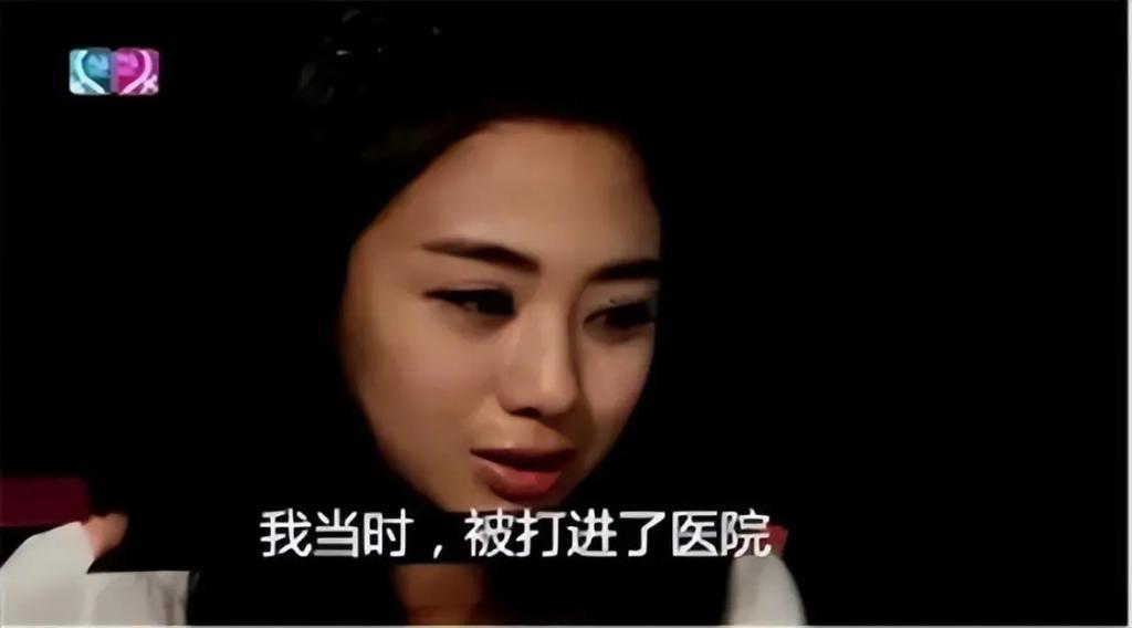 16岁被逼出道，因为忘寄钱被亲妈打到住院，何炅把她宠成公主