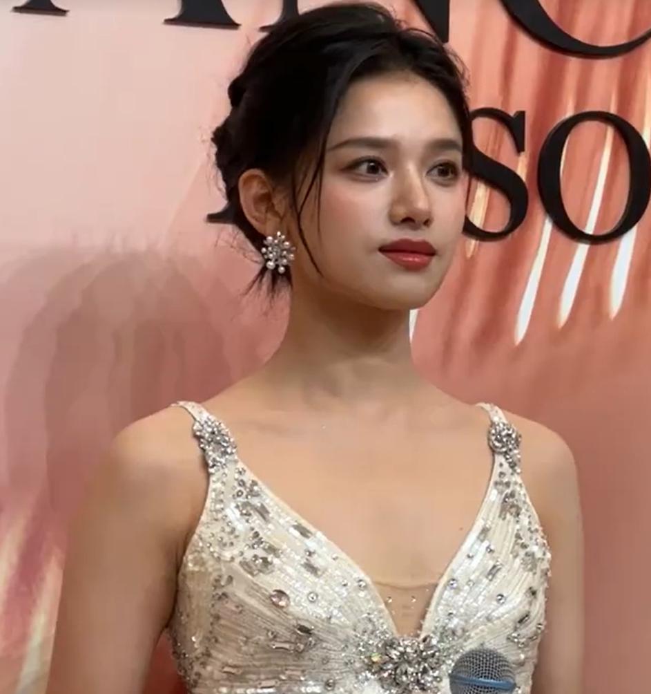 上海这一夜,倪妮张婧仪好美,赵今麦造型老气被吐槽