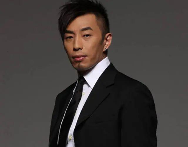 生下儿子就离婚！老公出轨同性？