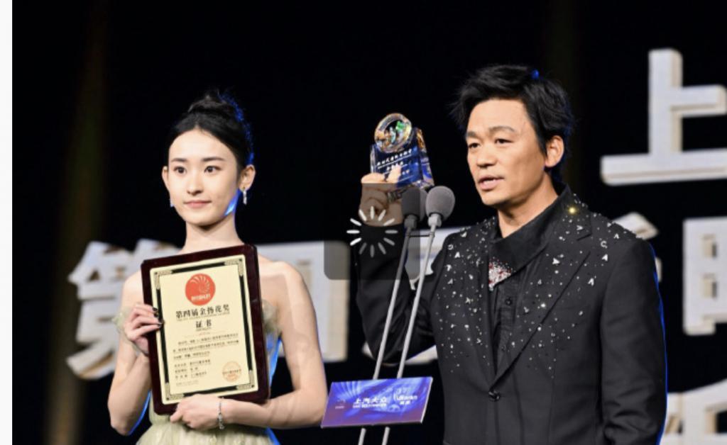 澳门这一晚：王宝强携女主出席，文咏珊美翻了，张萌太敢穿