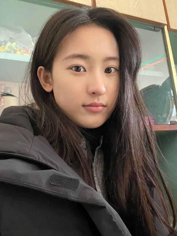 澳门这一晚:王宝强携女主出席,文咏珊美翻了,张萌太敢穿