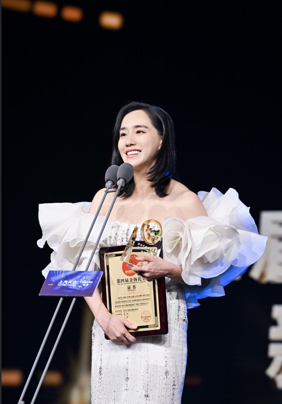 澳门这一晚:王宝强携女主出席,文咏珊美翻了,张萌太敢穿