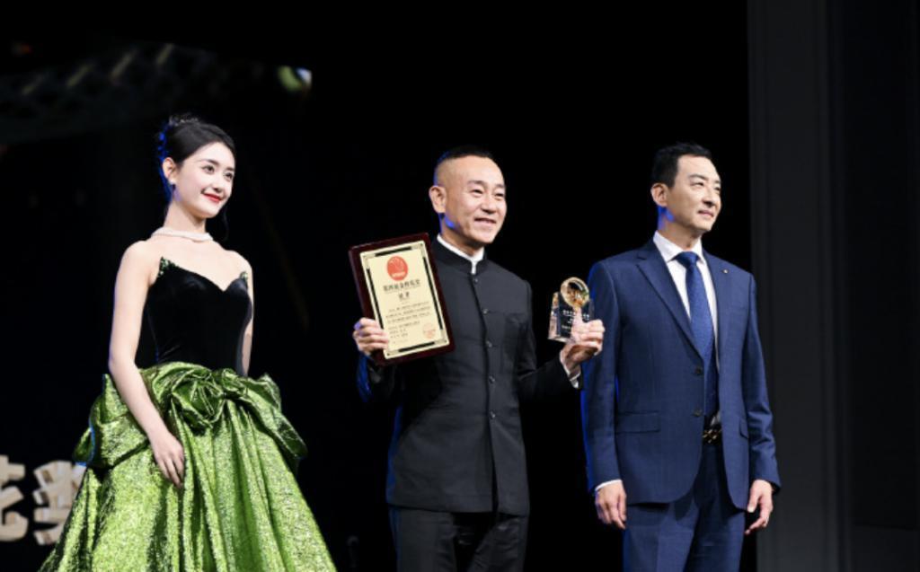 澳门这一晚:王宝强携女主出席,文咏珊美翻了,张萌太敢穿