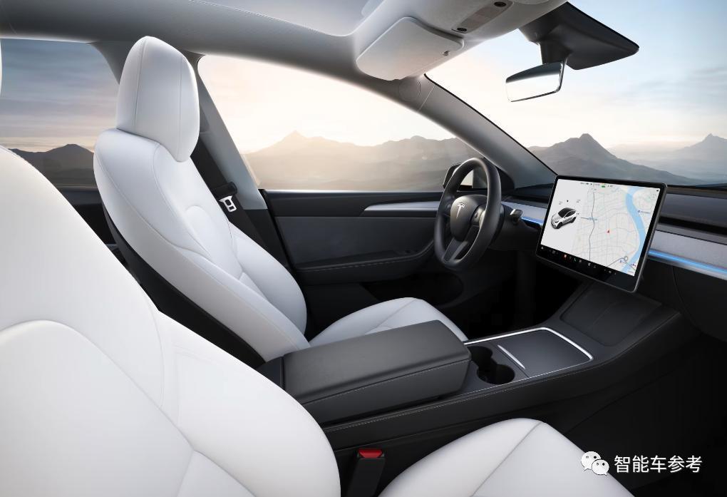 马斯克剧透特斯拉无人泊车，网友：落后中国汽车了