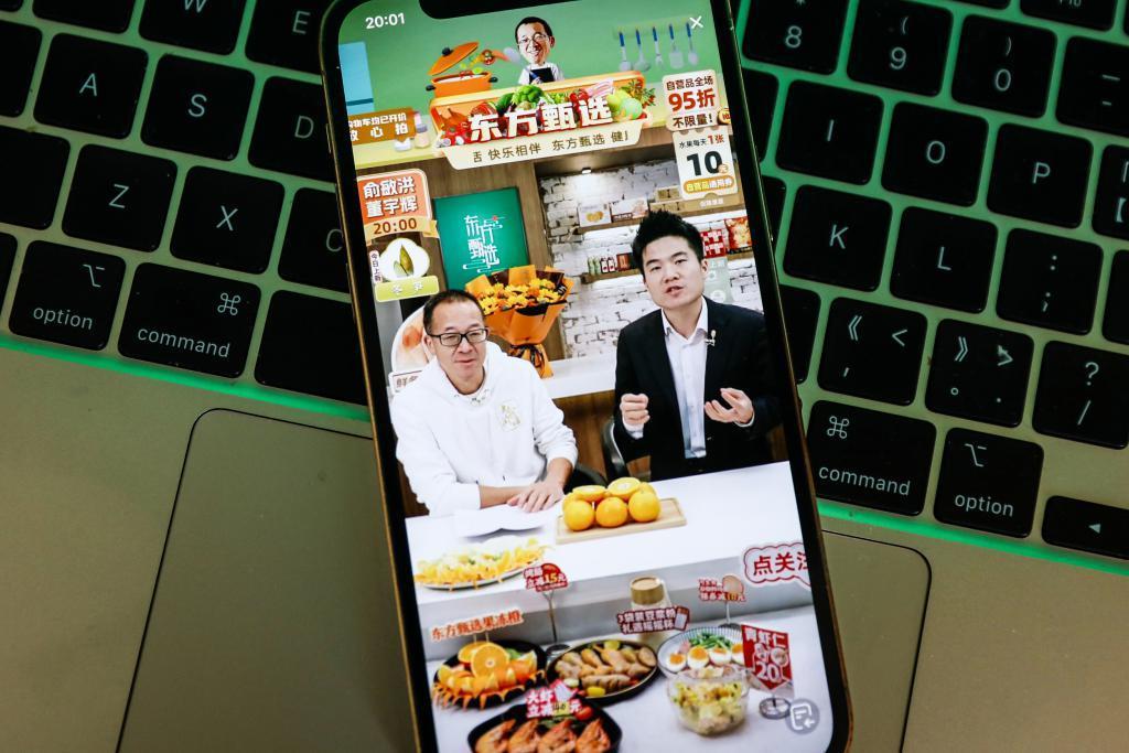 卧底董宇辉粉丝群，我发现丈母娘想让他和东方甄选划清界限