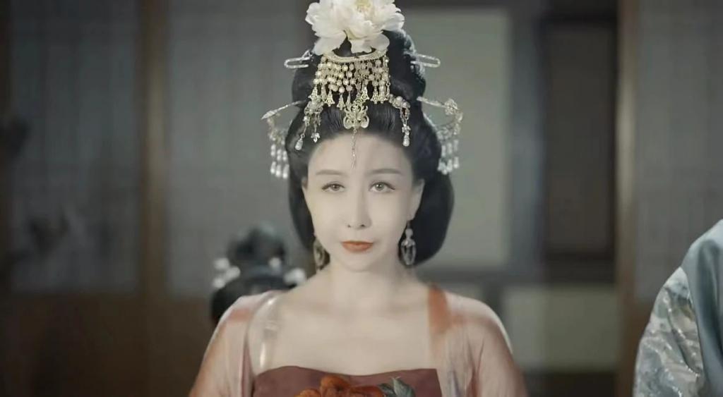 刚火就被下架，她又摊上事了