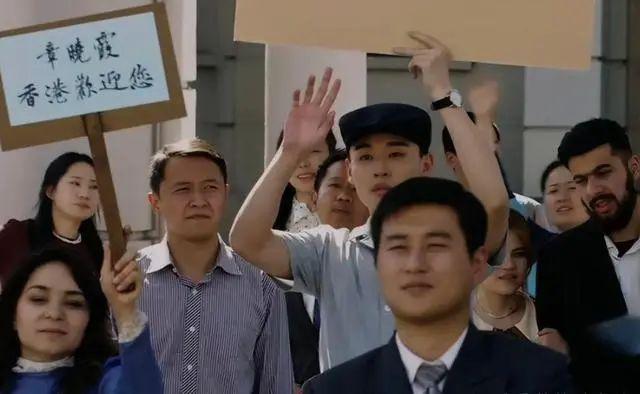 涂脂抹粉审美降级？「硅胶脸」演谍战好出戏！张艺谋太明智