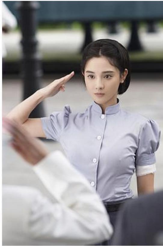 涂脂抹粉审美降级？「硅胶脸」演谍战好出戏！张艺谋太明智