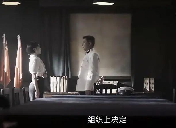 涂脂抹粉审美降级？「硅胶脸」演谍战好出戏！张艺谋太明智
