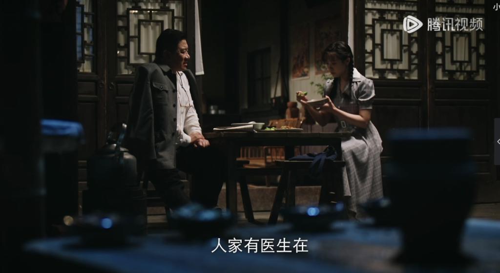 涂脂抹粉审美降级？「硅胶脸」演谍战好出戏！张艺谋太明智