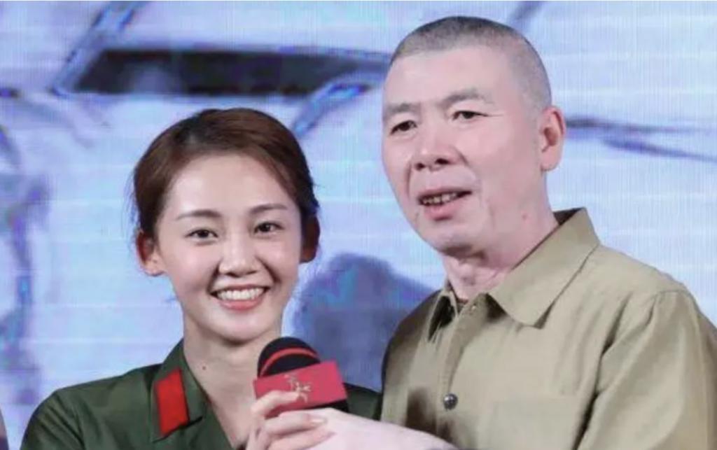 涂脂抹粉审美降级？「硅胶脸」演谍战好出戏！张艺谋太明智