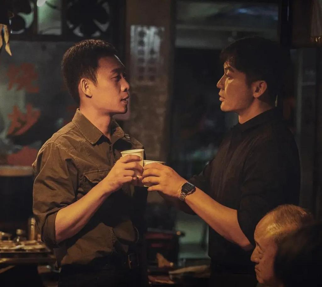 《三大队》剧版主演秦昊对比电影版主演张译，三轮结果如下