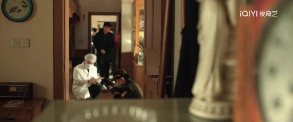 《三大队》剧版主演秦昊对比电影版主演张译，三轮结果如下