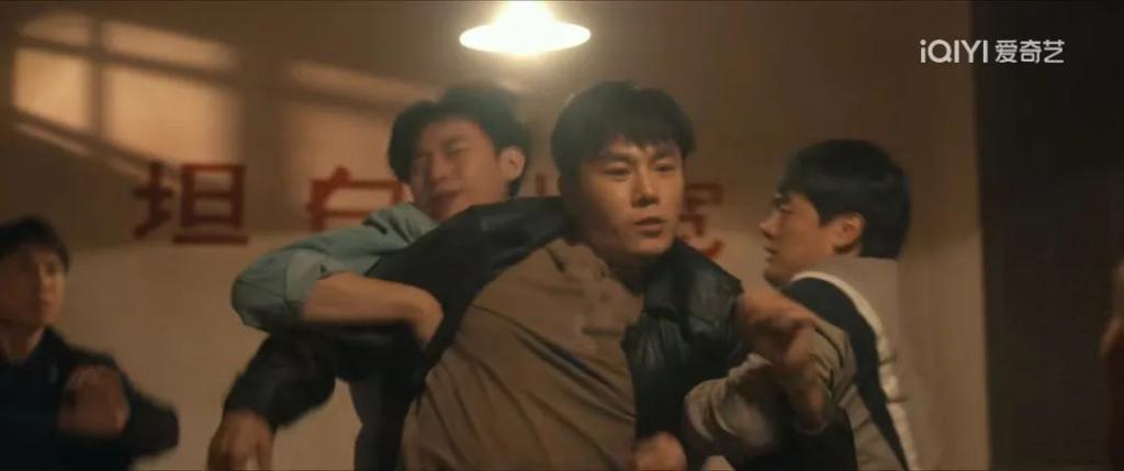 《三大队》剧版主演秦昊对比电影版主演张译，三轮结果如下