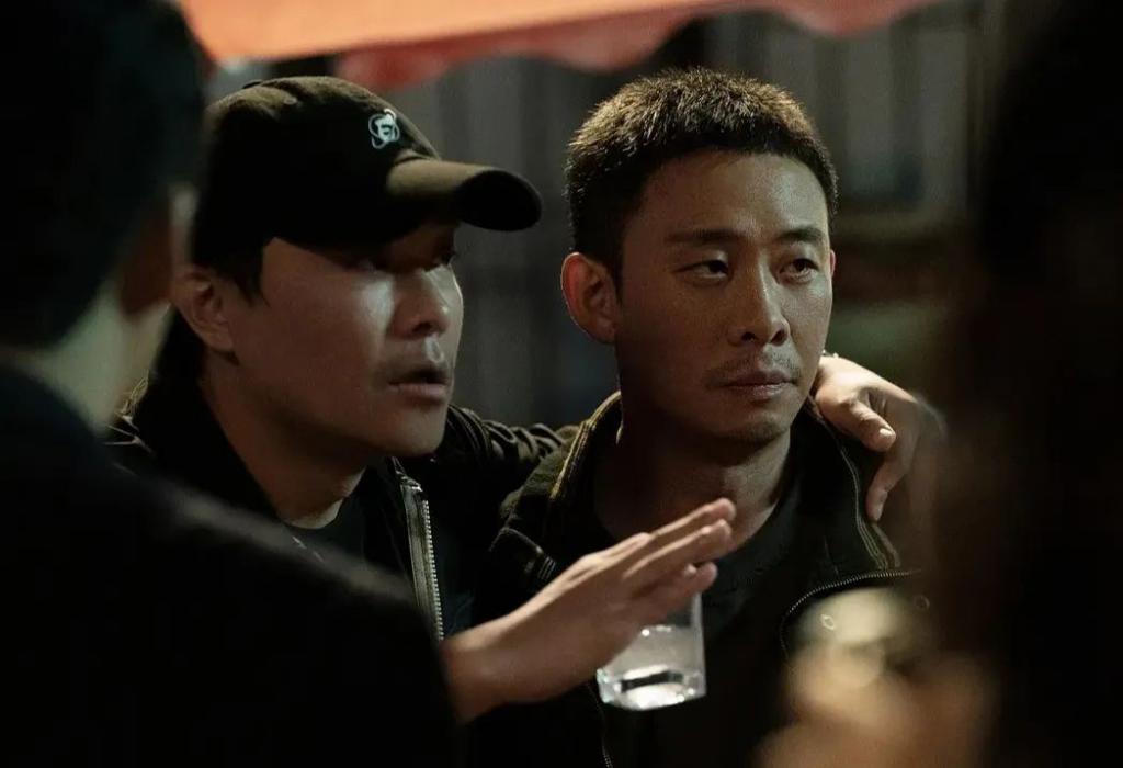 《三大队》剧版主演秦昊对比电影版主演张译，三轮结果如下