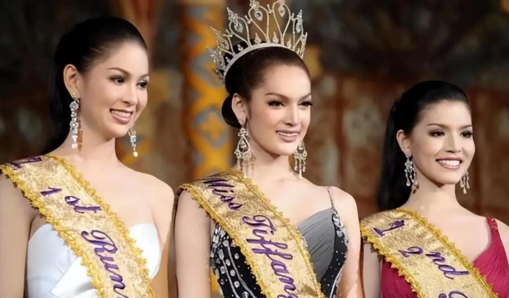 娱乐圈除了金星外，原来还有3位明星是变性人，真看不出来