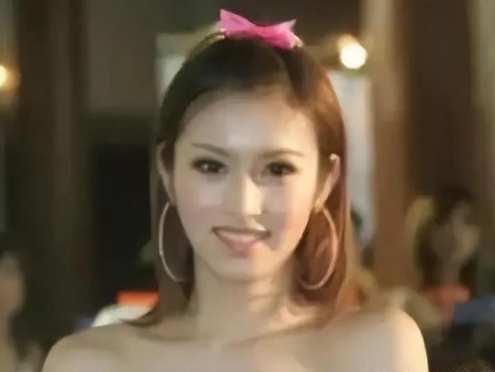 娱乐圈除了金星外，原来还有3位明星是变性人，真看不出来