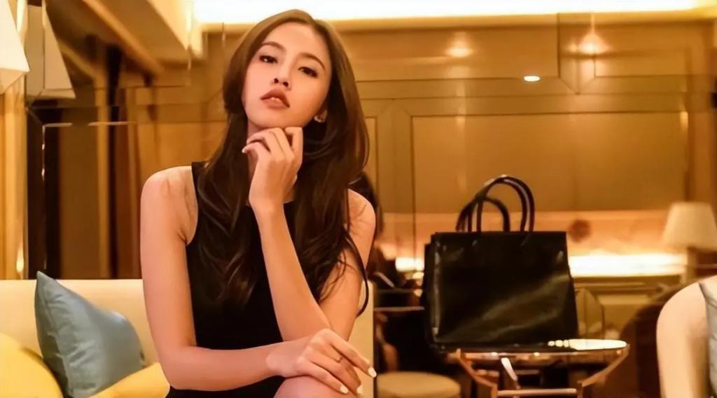 娱乐圈除了金星外，原来还有3位明星是变性人，真看不出来