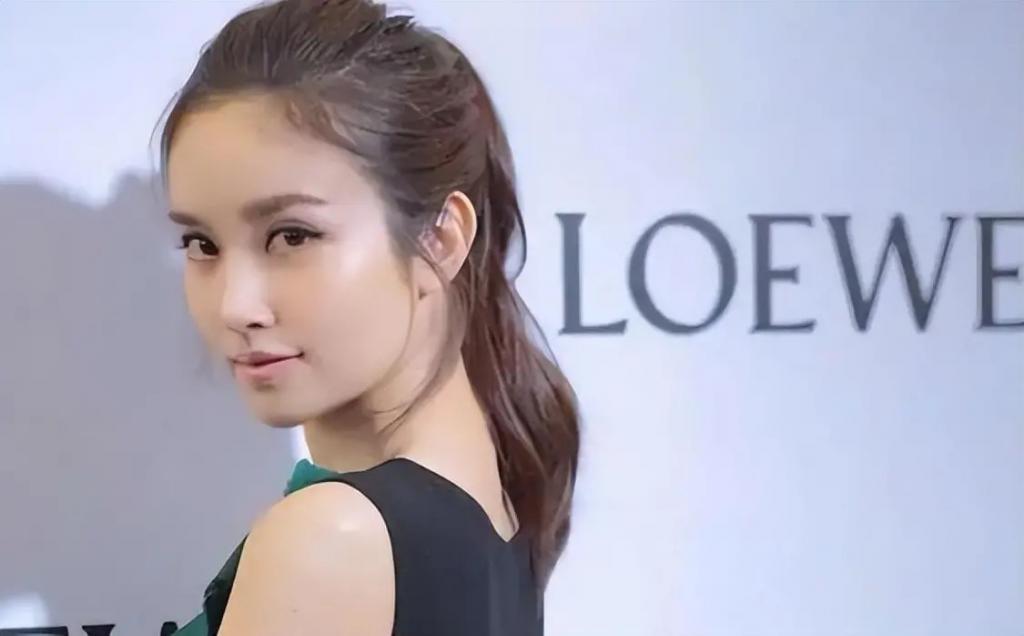 娱乐圈除了金星外，原来还有3位明星是变性人，真看不出来