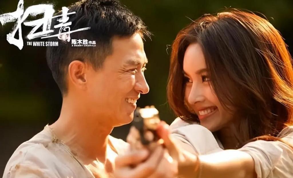 娱乐圈除了金星外，原来还有3位明星是变性人，真看不出来